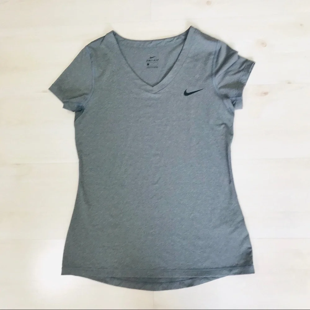 Nike Dri Fit V-Neck short sleeve top gray in EUC.